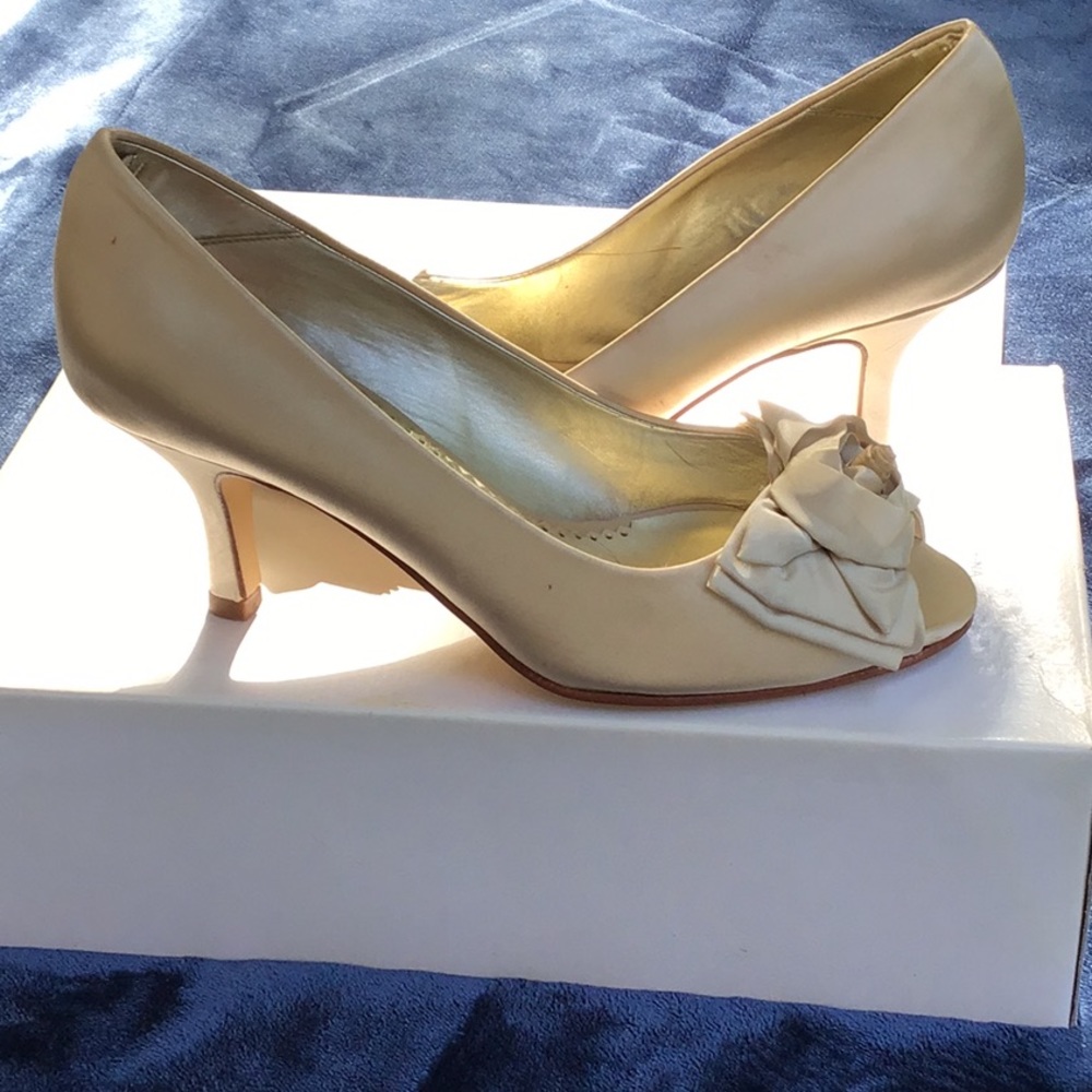 Brand new satin bow peep toe heels